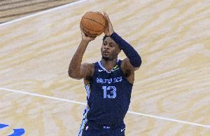 清洁流！小贾伦-杰克逊半场5中4拿到12分 篮板助攻抢断盖帽全是0