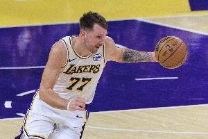 文班:东契奇是球探最难对付的球员之一 因为其比赛理解超所有人