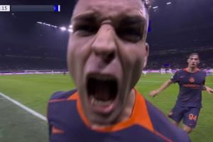 可算进一个了！劳塔罗破门，爆射皮球后对镜头怒吼庆祝😤