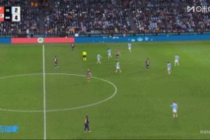 补时染红!德容踩到阿斯帕斯,两黄变一红被罚下场,巴萨10人作战